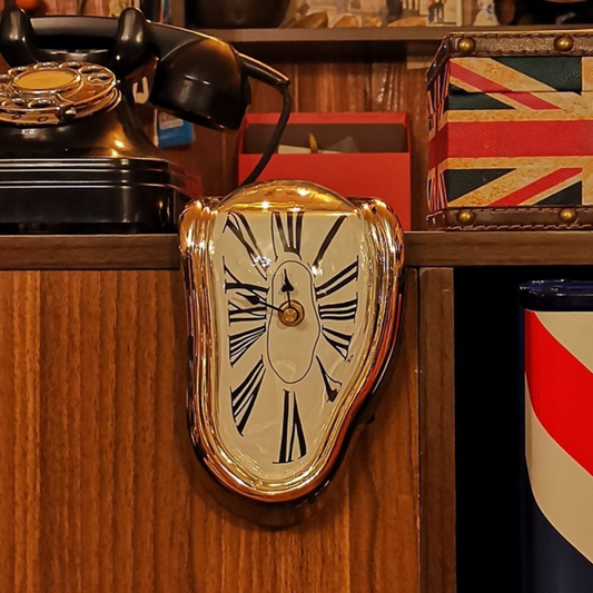 Nostalgic™ | Melted Vintage Clock